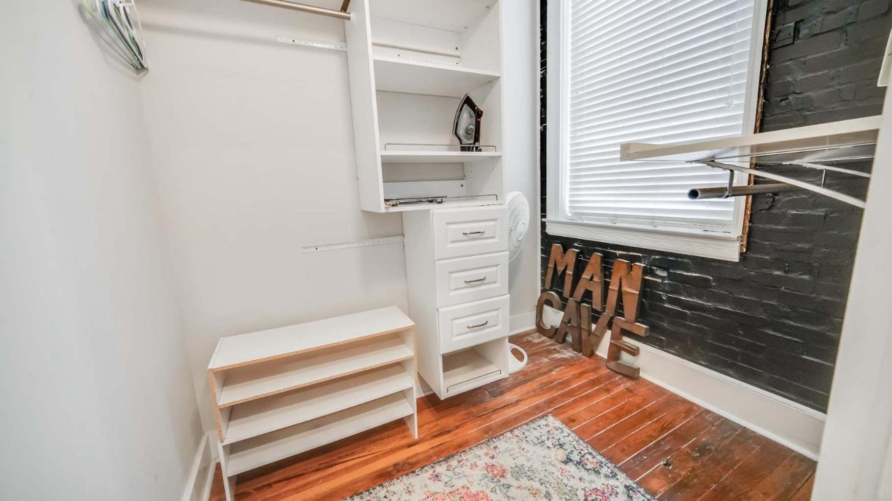 Historic 3-BR Downtown Bourbon Getaway