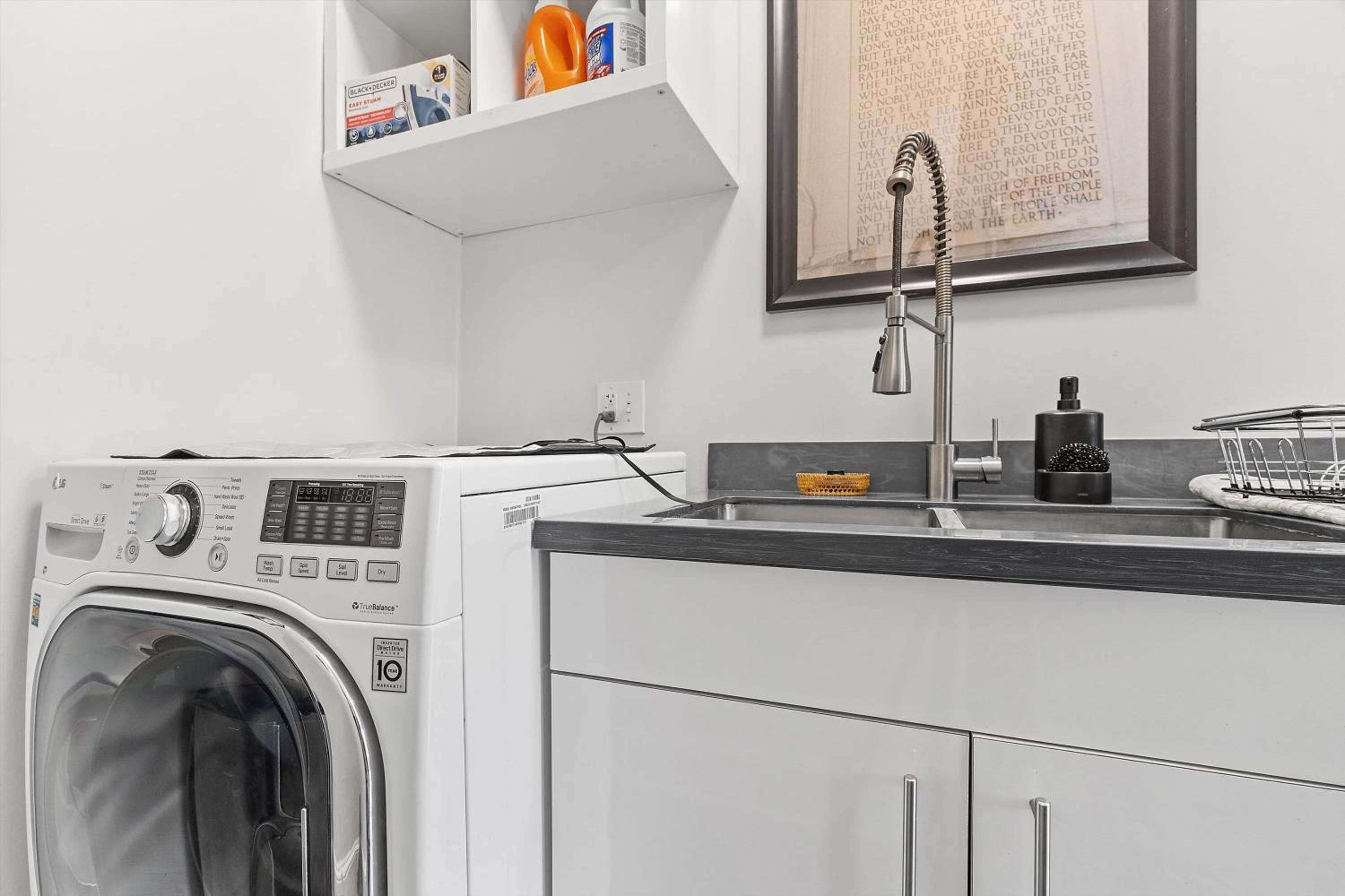 Beautiful 1-BR Flat Nestled Between Dupont & Logan photo 4