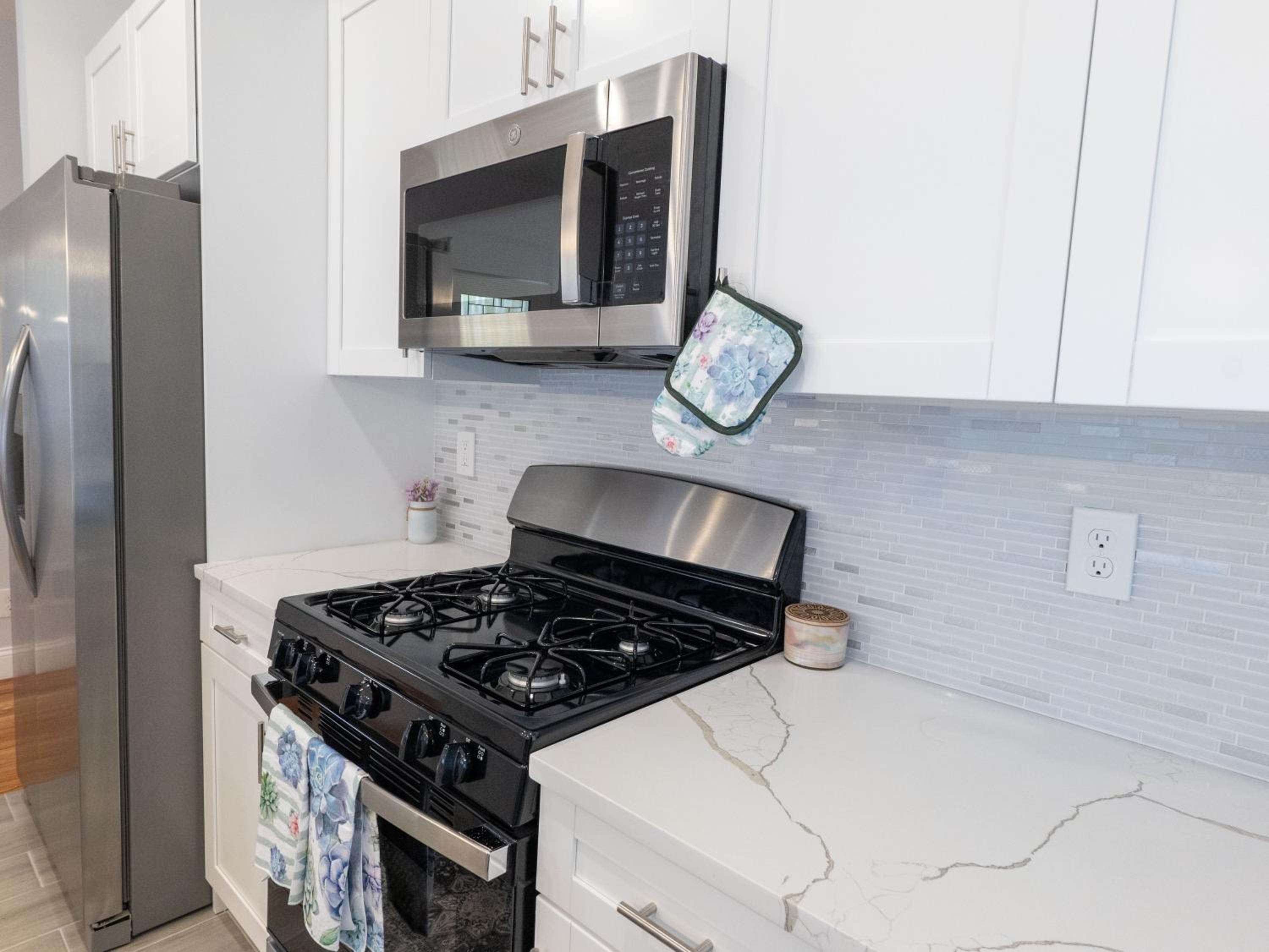 4 New Apts - 3 Bed Apt 1st Floor & 3 Bed Apt 2nd Floor - 1 Bed Studio Apt Ground Floor & 1 Bed Studio Apt Ground Floor near Penn Station EWR Airport Beth I