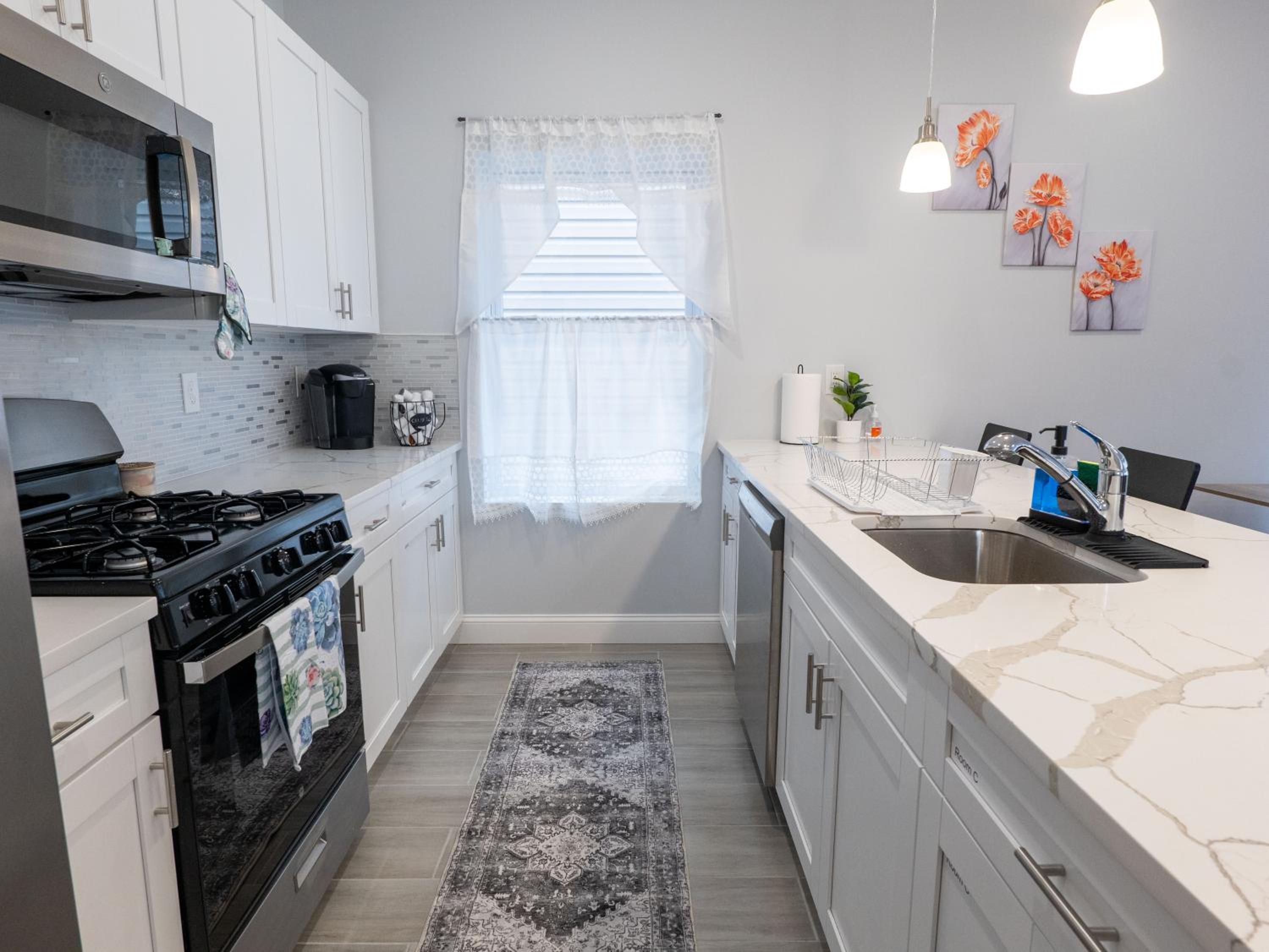 4 New Apts - 3 Bed Apt 1st Floor & 3 Bed Apt 2nd Floor - 1 Bed Studio Apt Ground Floor & 1 Bed Studio Apt Ground Floor near Penn Station EWR Airport Beth I