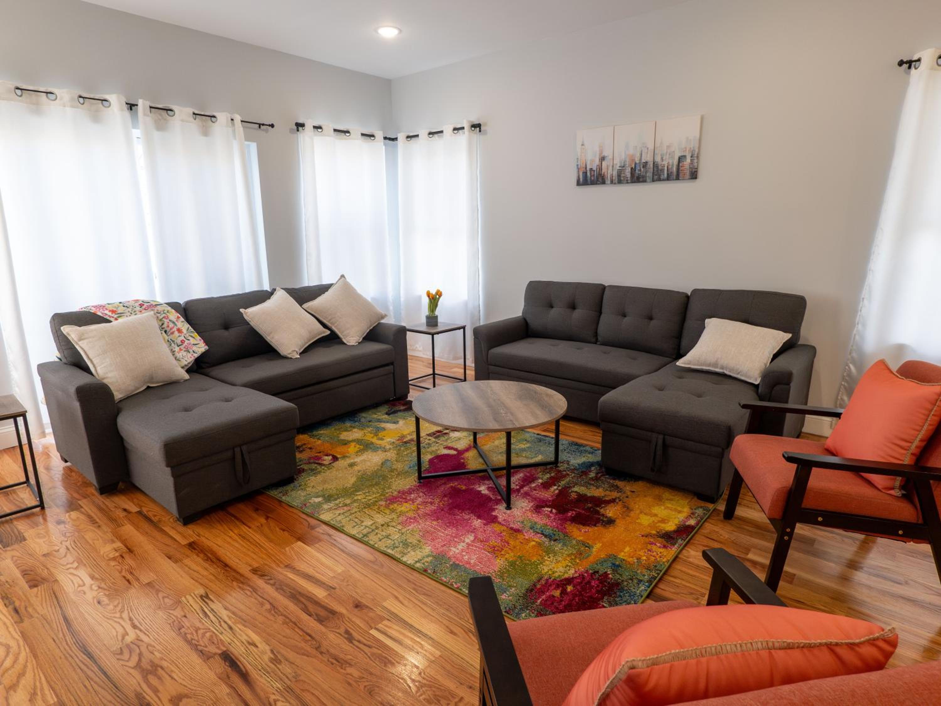 4 New Apts - 3 Bed Apt 1st Floor & 3 Bed Apt 2nd Floor - 1 Bed Studio Apt Ground Floor & 1 Bed Studio Apt Ground Floor near Penn Station EWR Airport Beth I