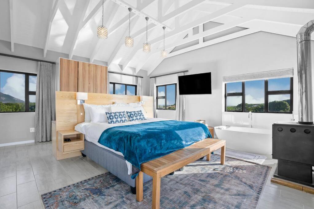 Flamingo Bay Manor view 2