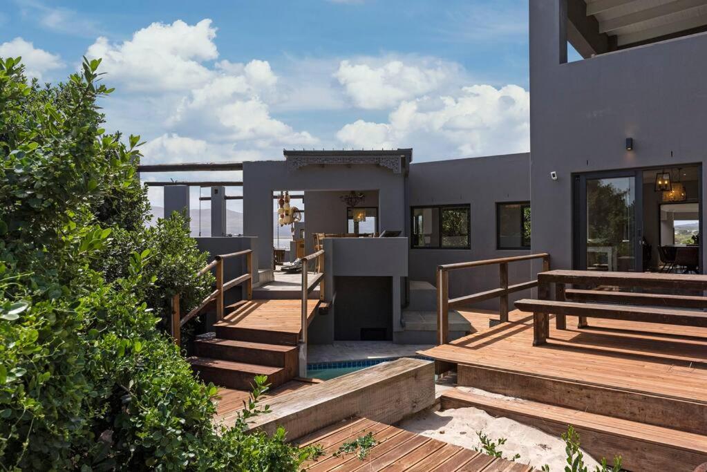 Flamingo Bay Manor view 3