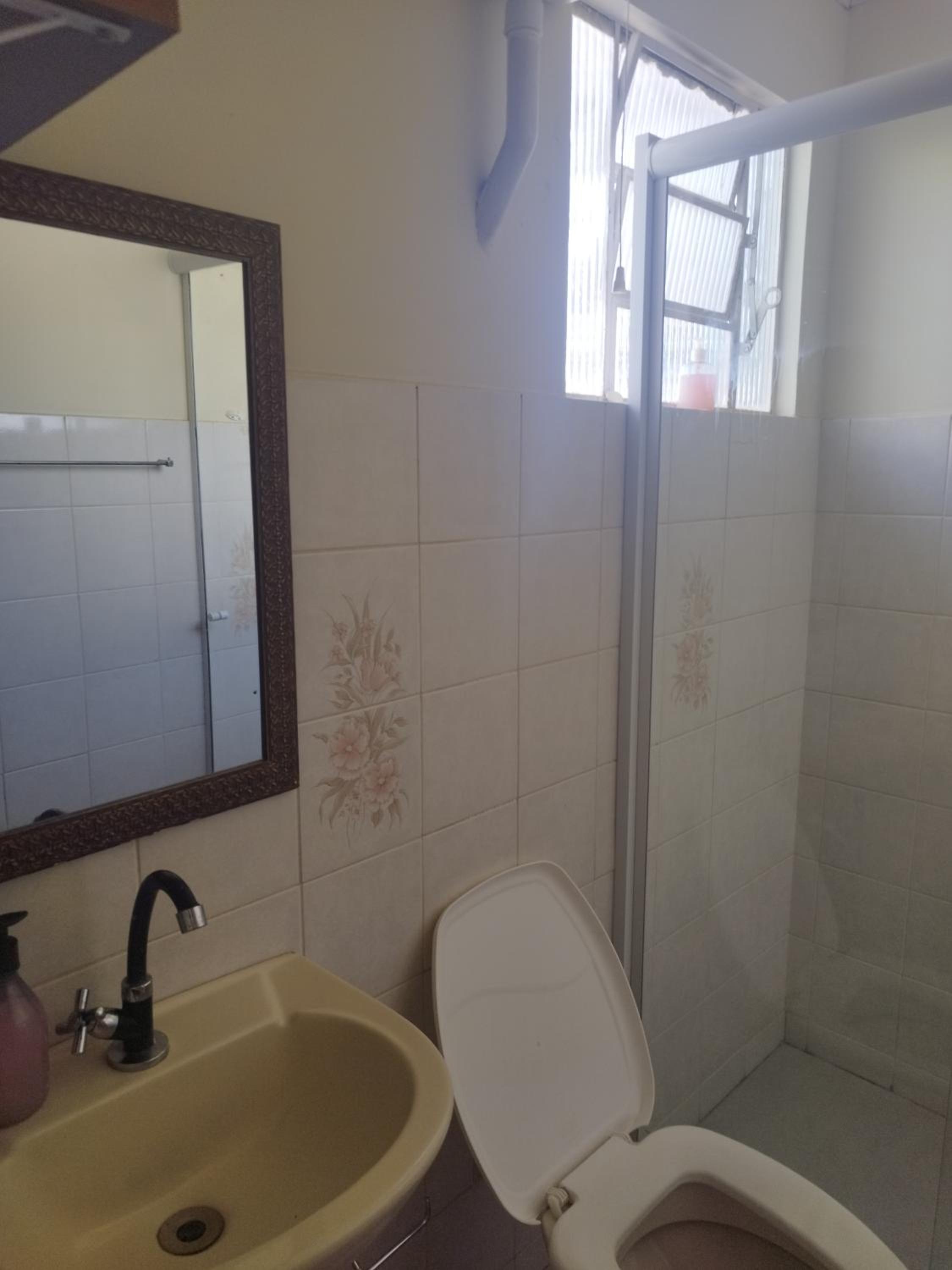 Casa central 74 com ótima localização