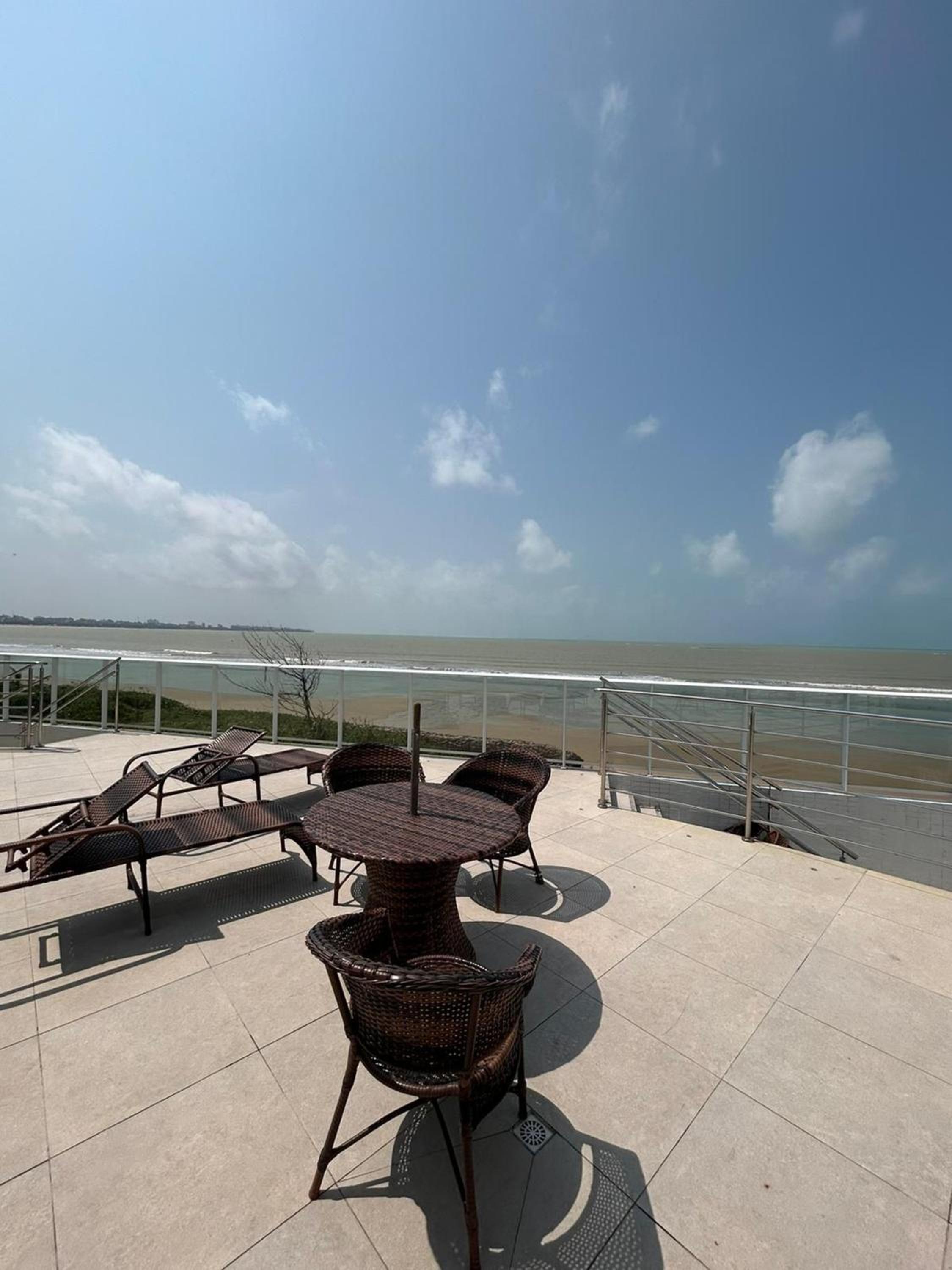 Apartamento Pe na areia do Bessa