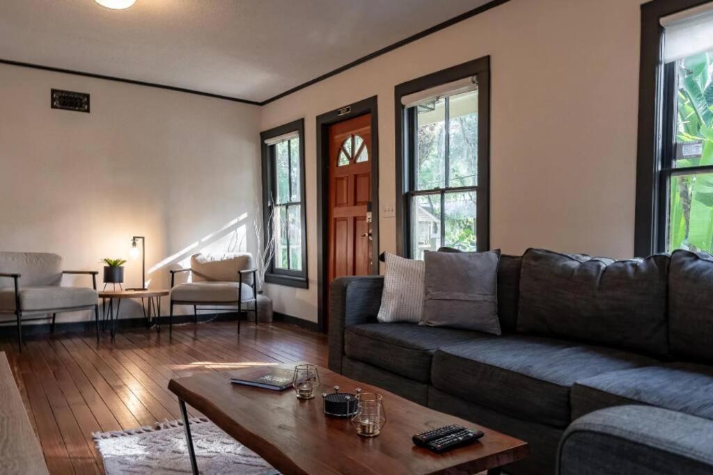 Private Luxury Cottage Close to Downtown view 5