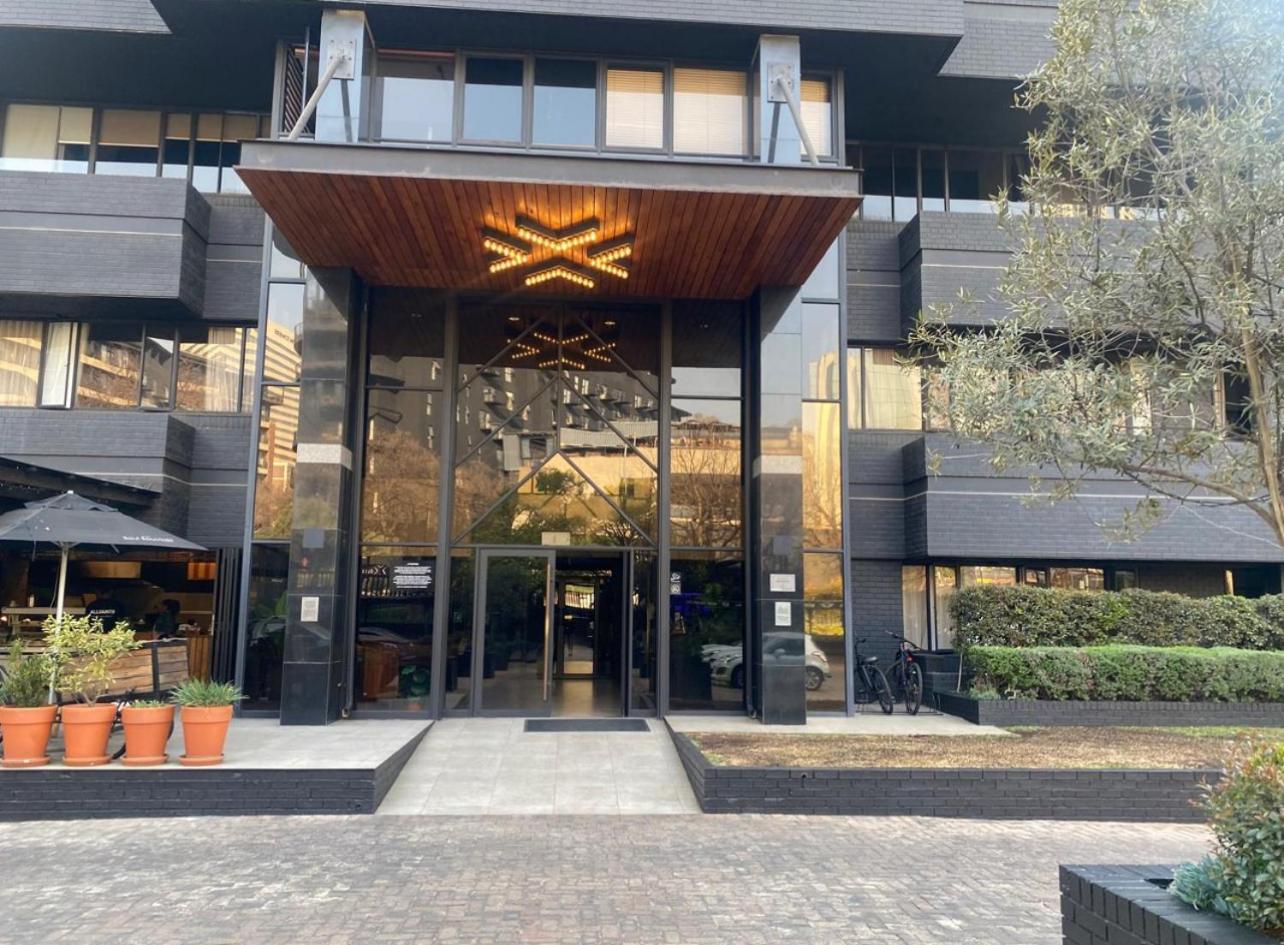 Hotel Spacious Studio In Sandton, Johannesburg - Image 1