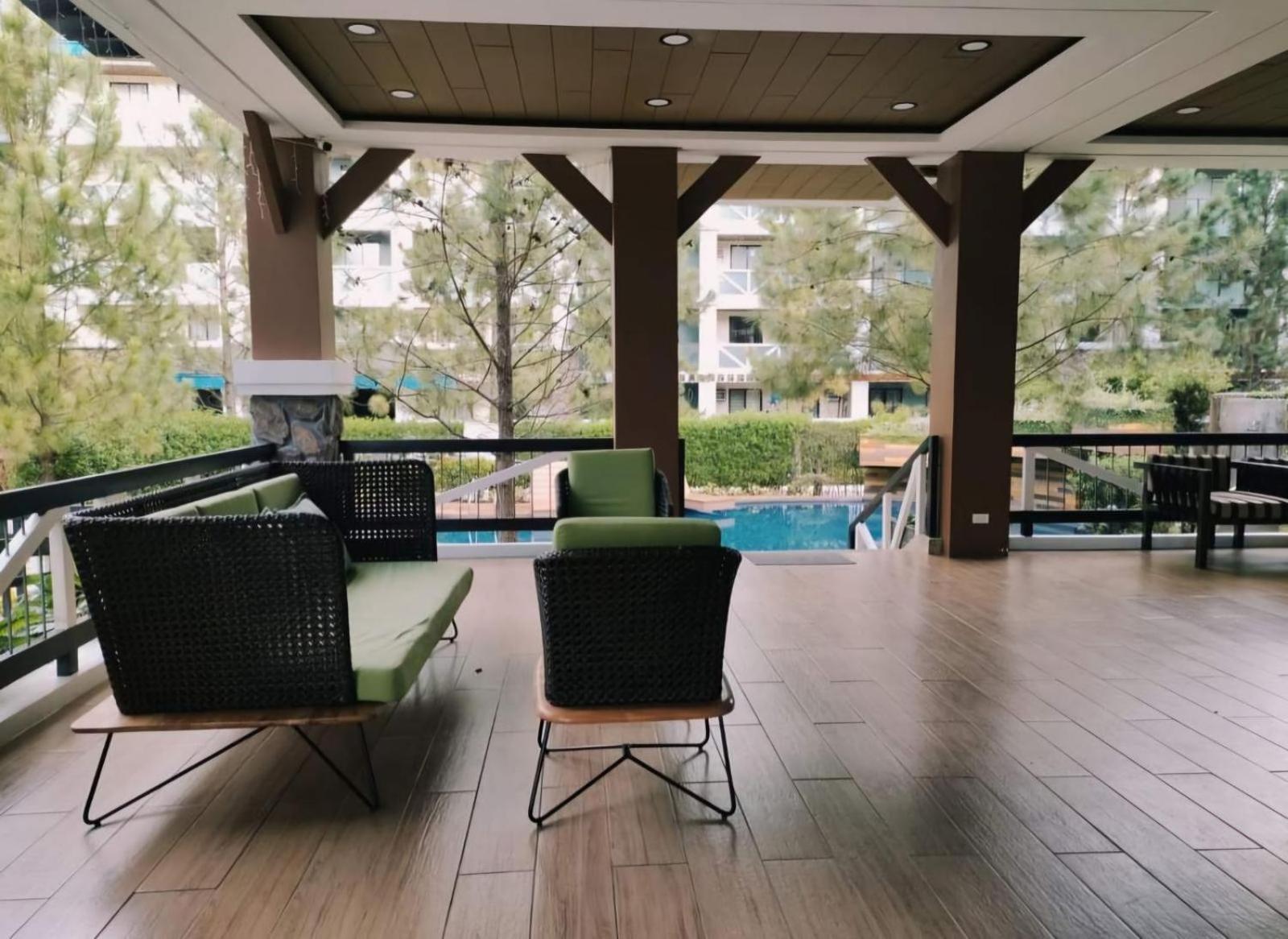 15 minutes away from Skyranch & Starbucks Hiraya-Amaria Place With Netflix view 5