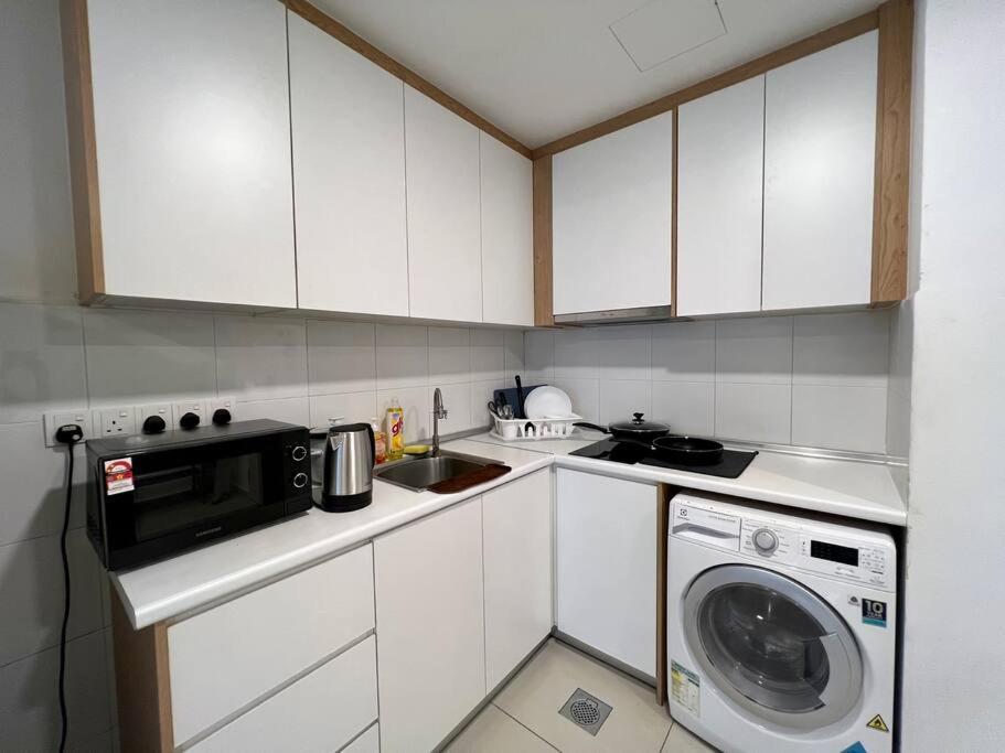 Modern 2BR Suite at Encorp Residence PJ photo 6