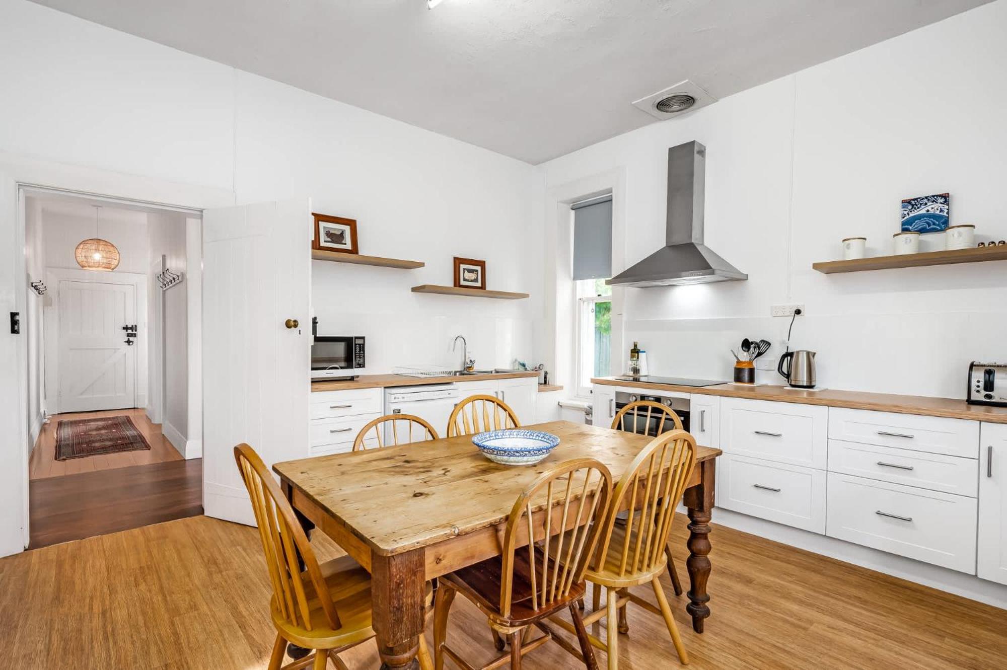 The Summer Lodge 32 Esplanade Victor Harbor - Linen Included