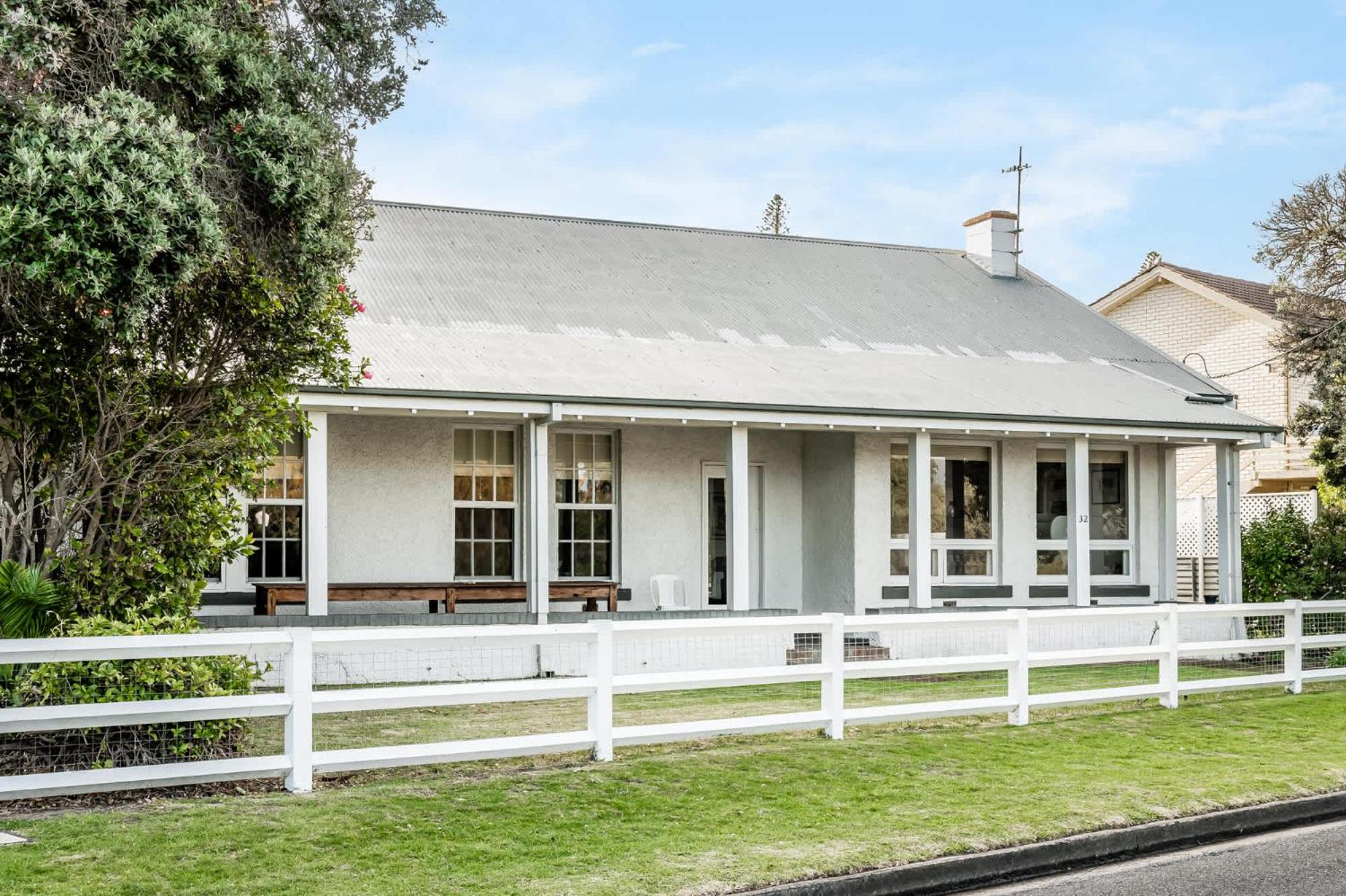 The Summer Lodge 32 Esplanade Victor Harbor - Linen Included