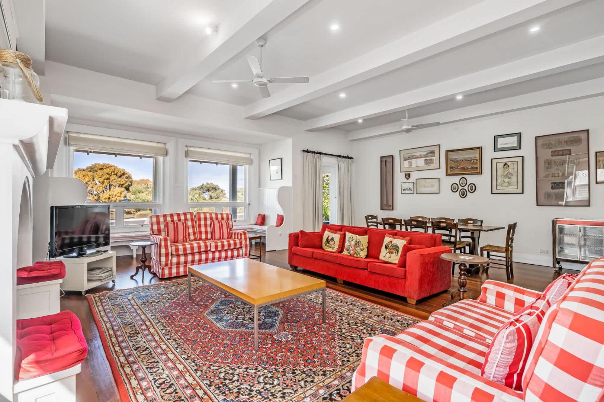 The Summer Lodge 32 Esplanade Victor Harbor - Linen Included