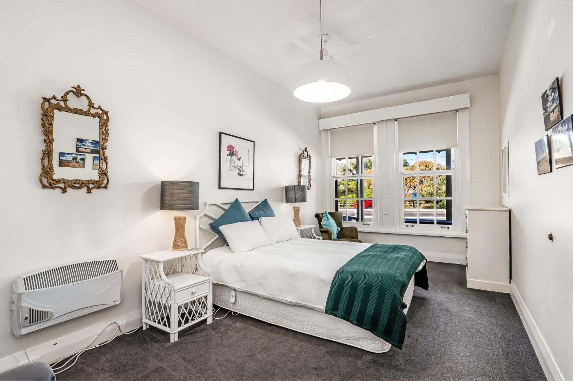 The Summer Lodge 32 Esplanade Victor Harbor - Linen Included