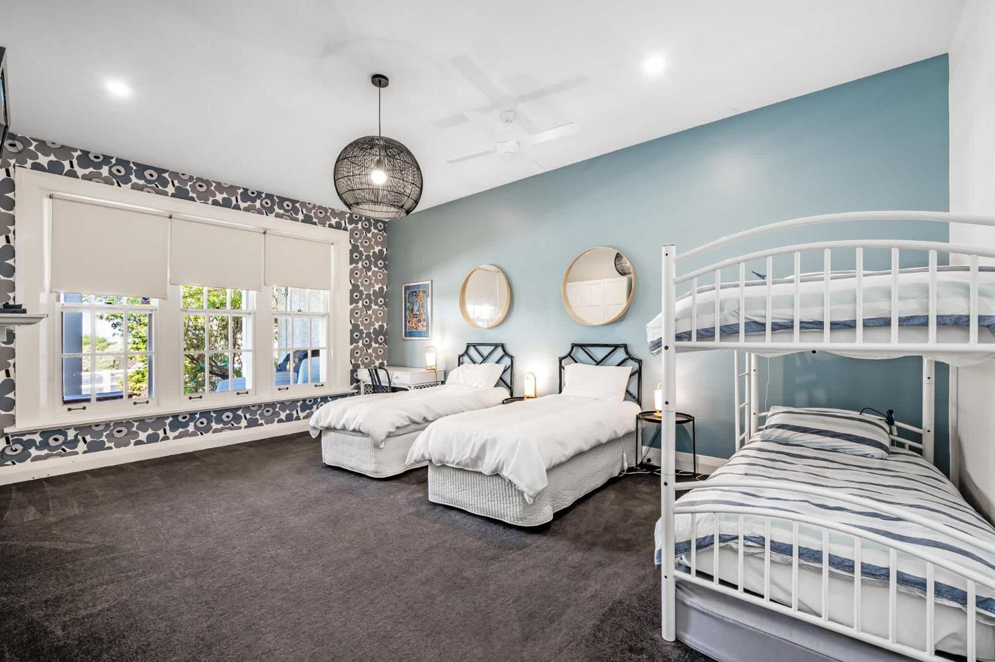 The Summer Lodge 32 Esplanade Victor Harbor - Linen Included