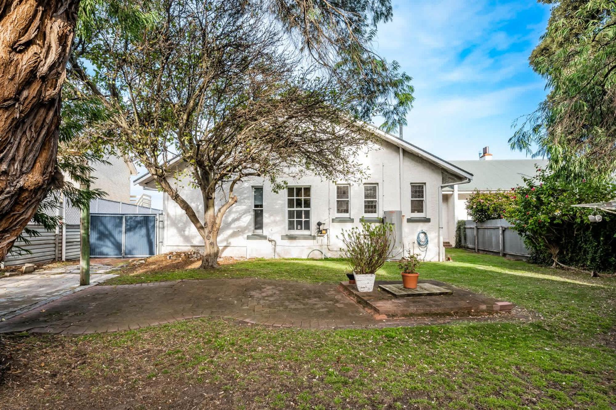 The Summer Lodge 32 Esplanade Victor Harbor - Linen Included