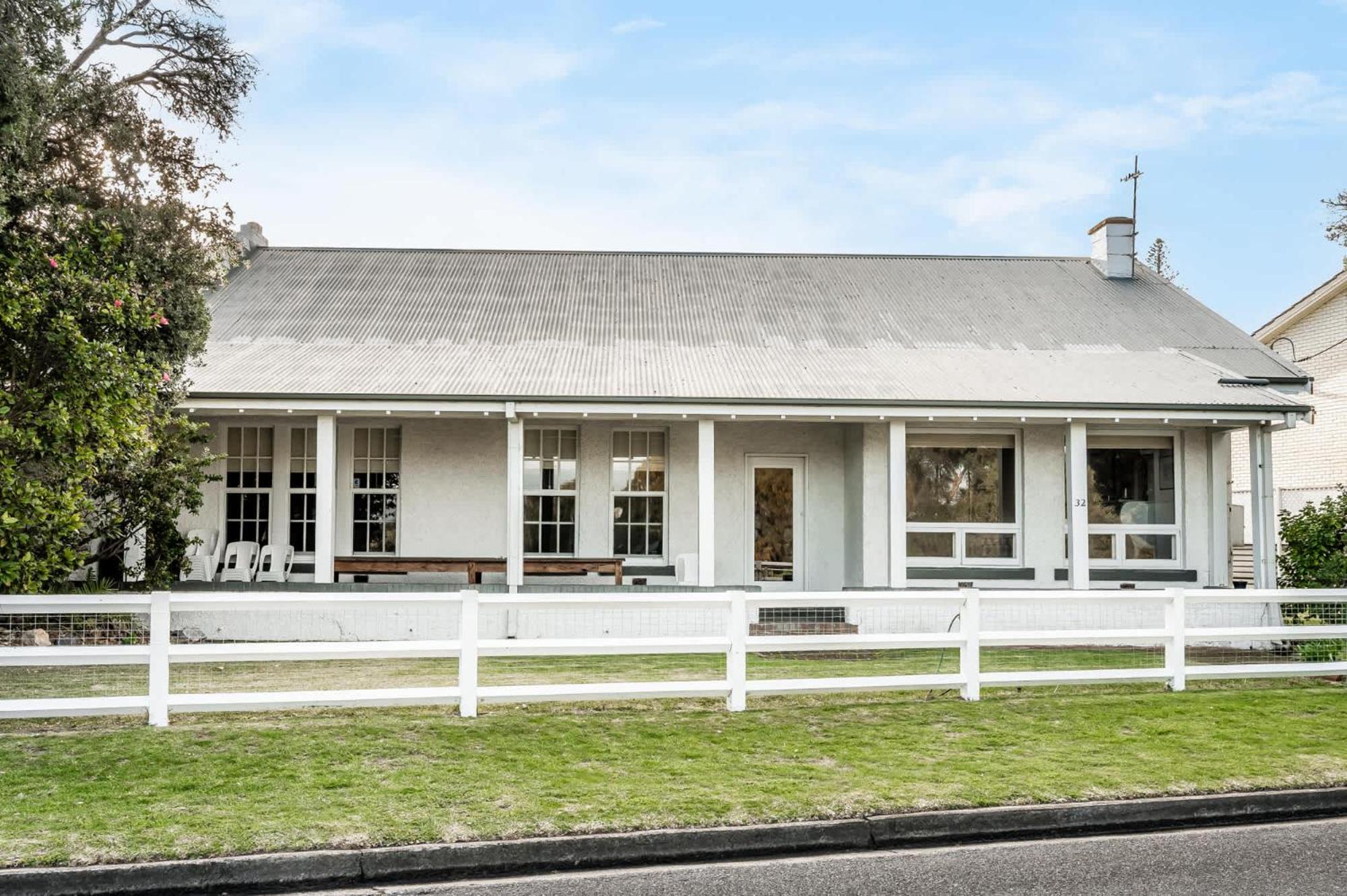 The Summer Lodge 32 Esplanade Victor Harbor - Linen Included