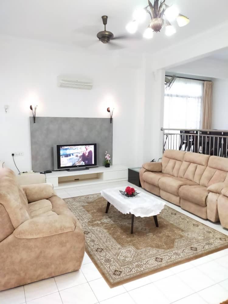 5-BEDROOM FERRINGHI HOUSE with WIFI , NETFLIX , BBQ SET , 5 MINUTES WALK to BEACH photo 3