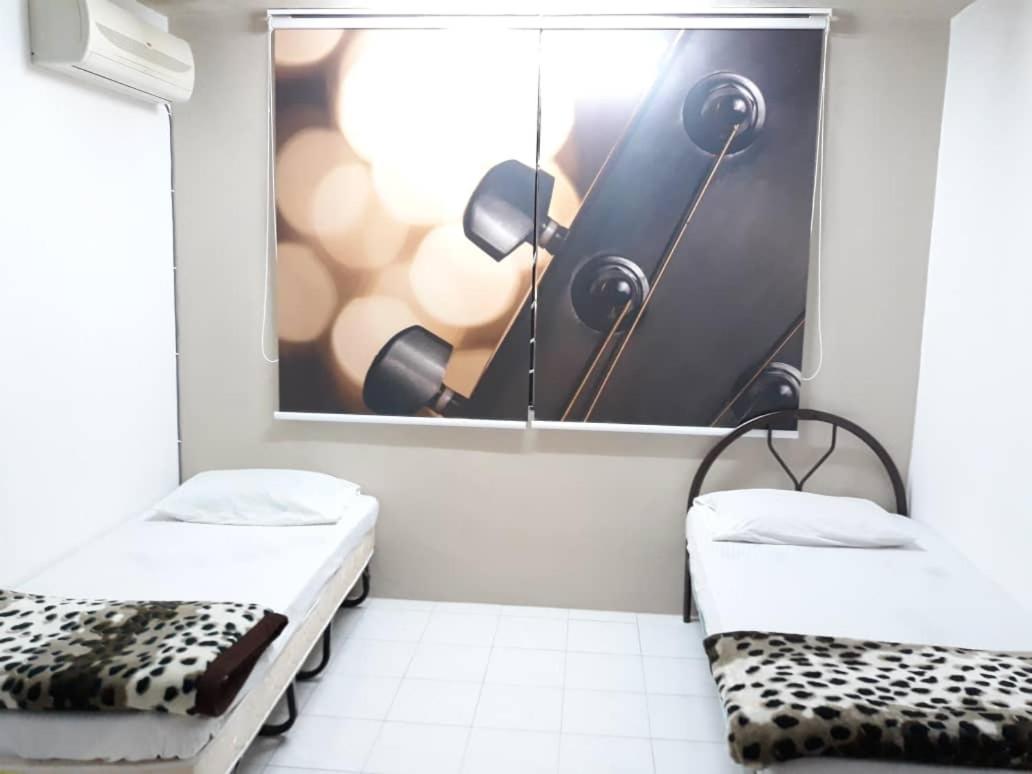 5-BEDROOM FERRINGHI HOUSE with WIFI , NETFLIX , BBQ SET , 5 MINUTES WALK to BEACH photo 6
