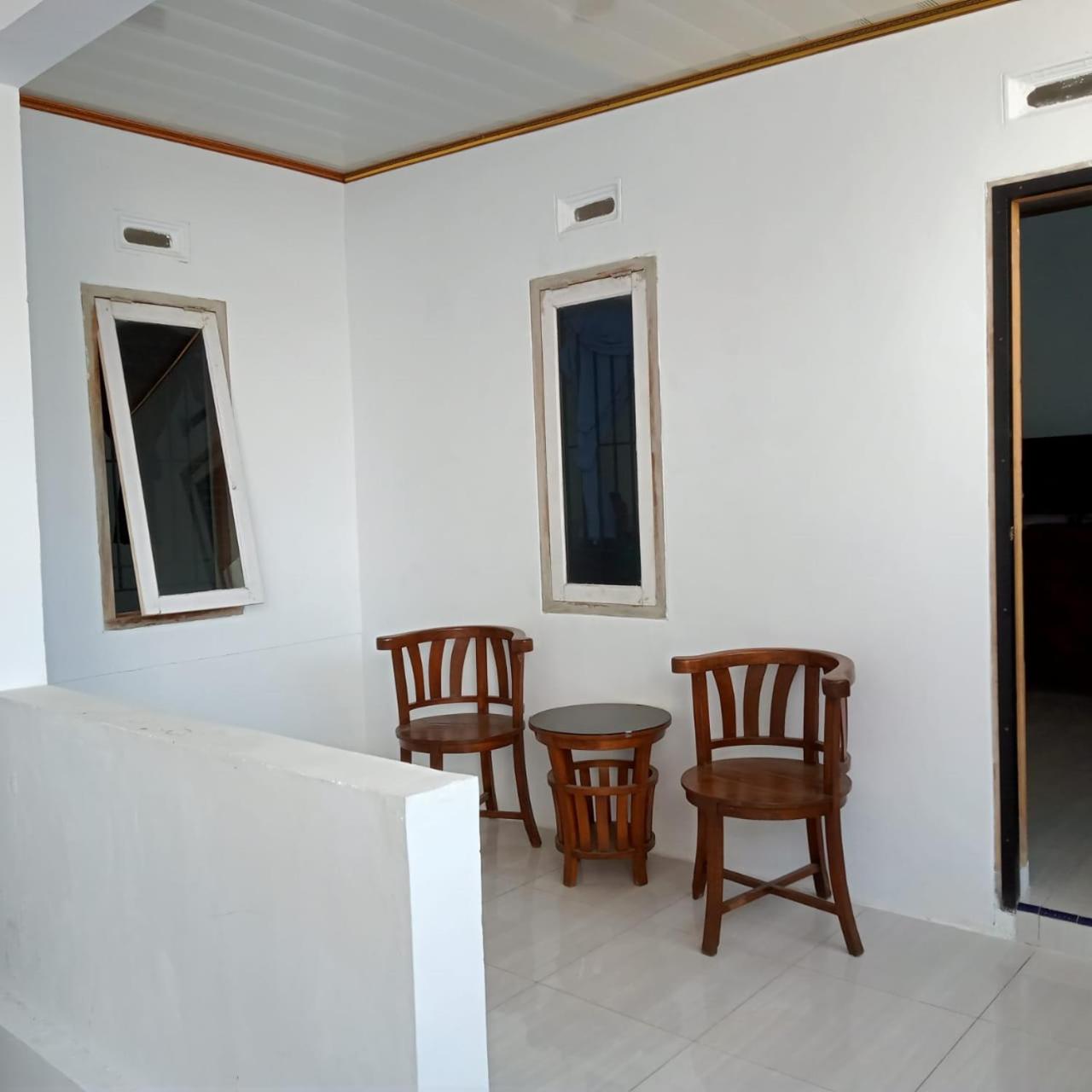 Homestay Black&White