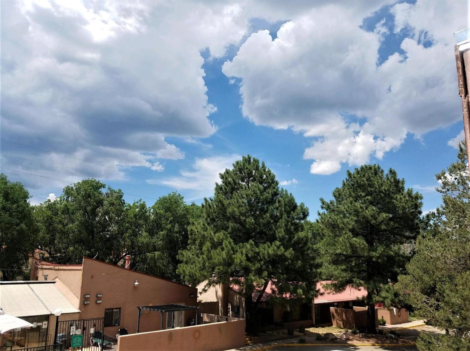 Pinecliff Retreat