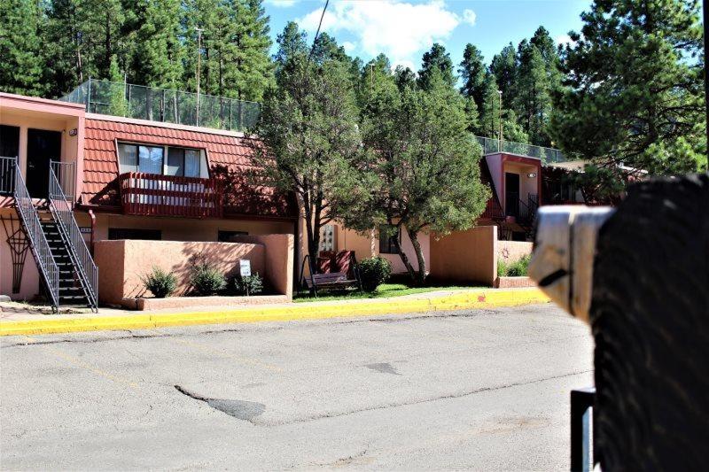 Pinecliff Retreat