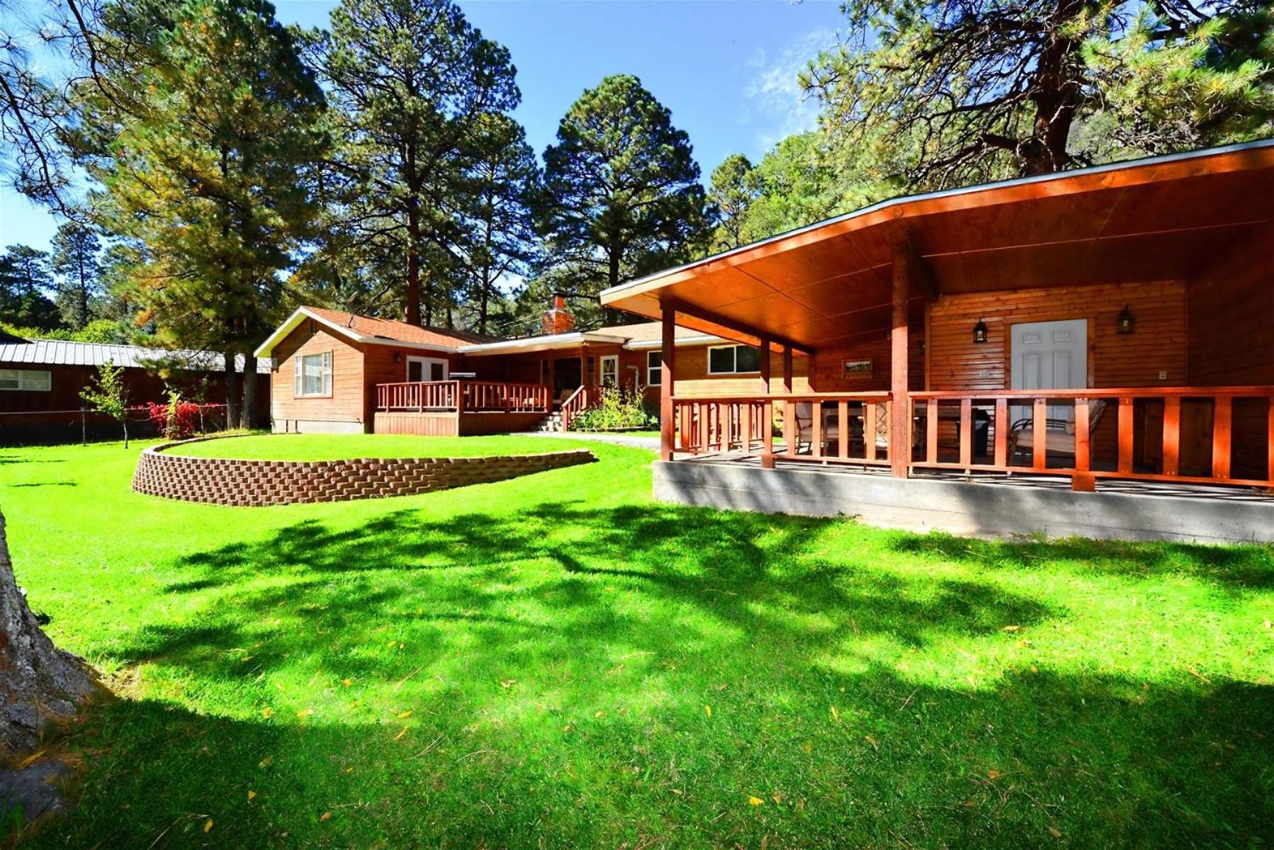 Rivers Edge Cabin view 3