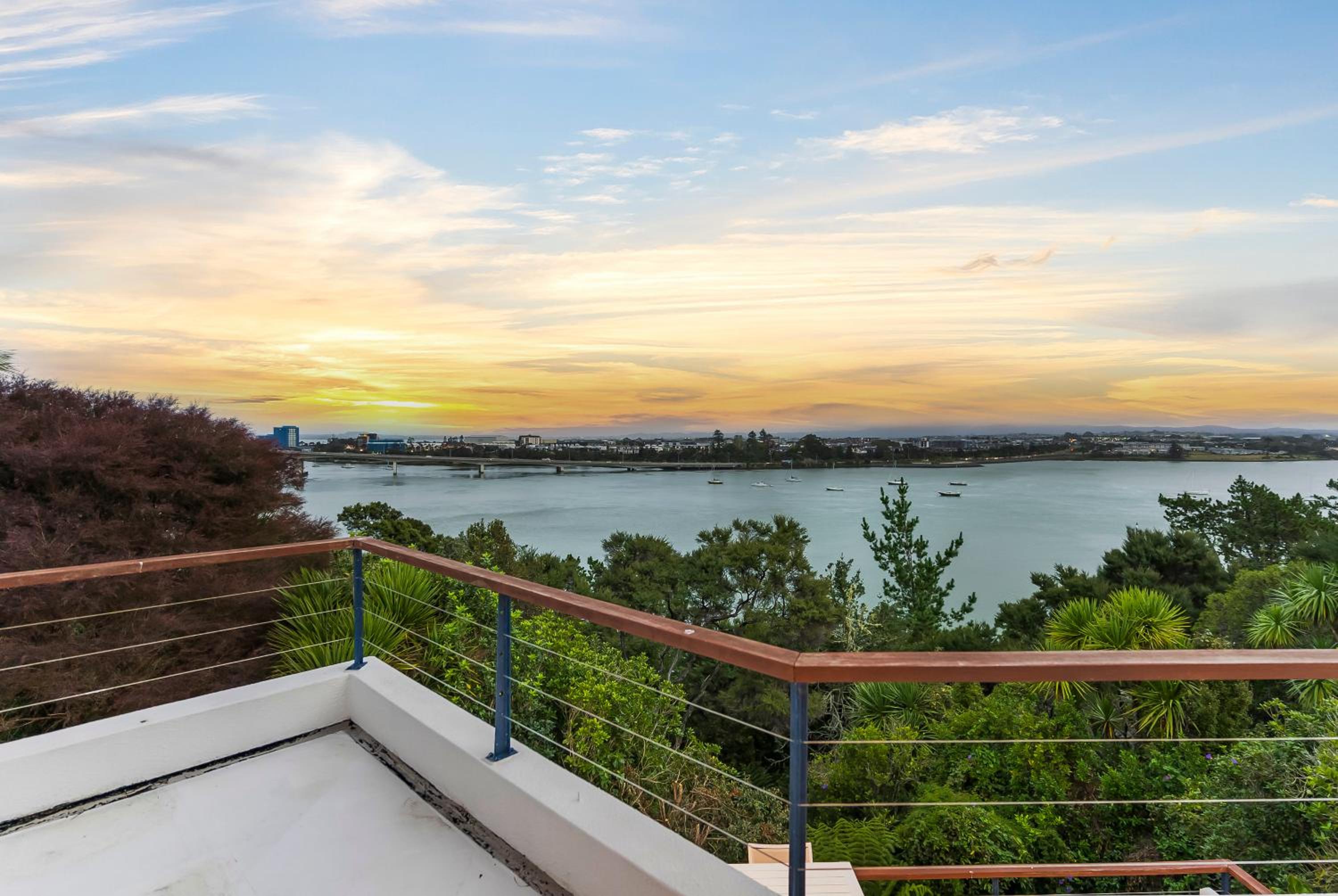 Five-Bedroom Haven in Greenhithe view 3