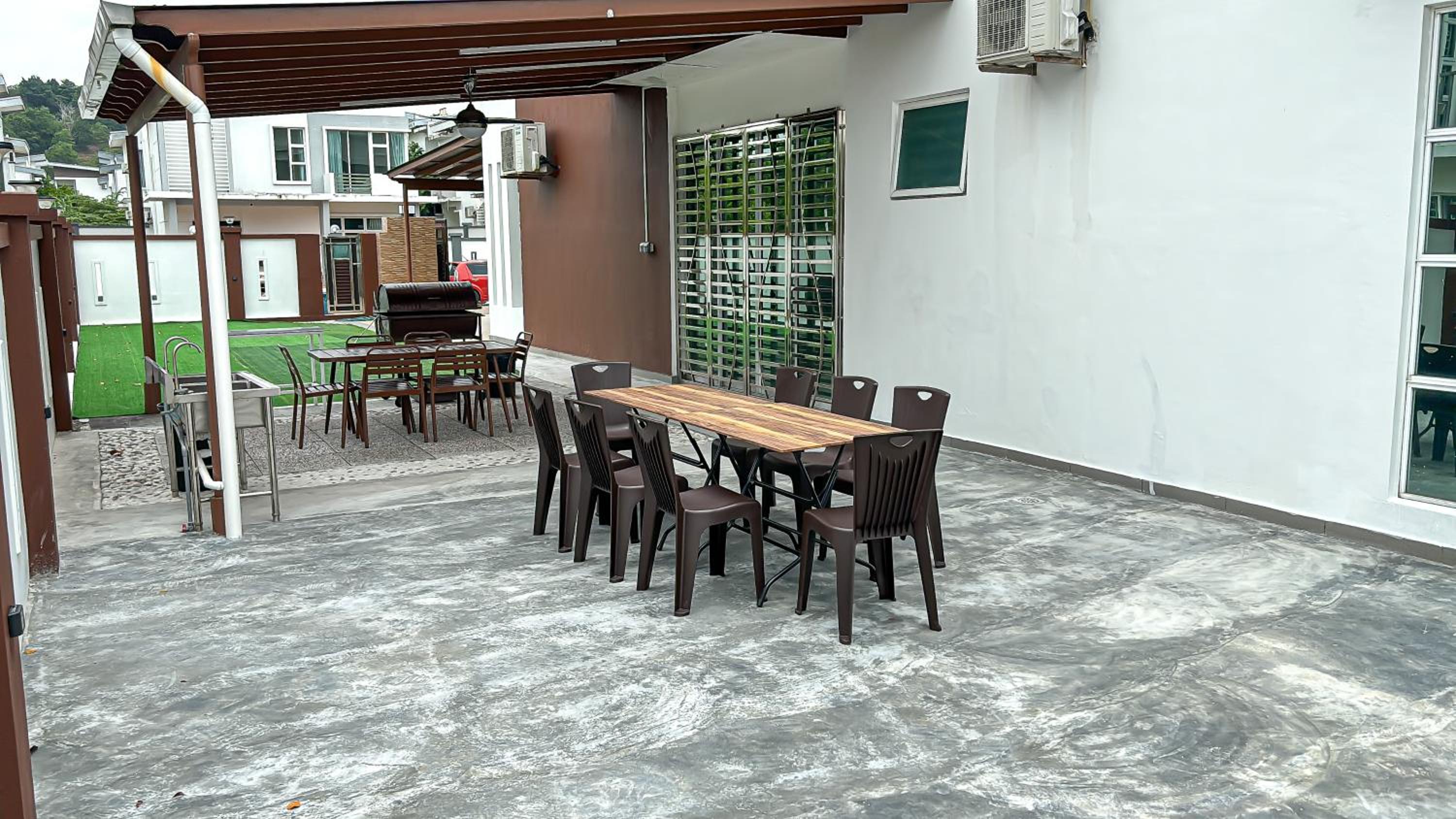 Desaru Brown House Pool-Mahjong-Table Tennis-KTV-BBQ-Disney-Netflix-Home Theatre