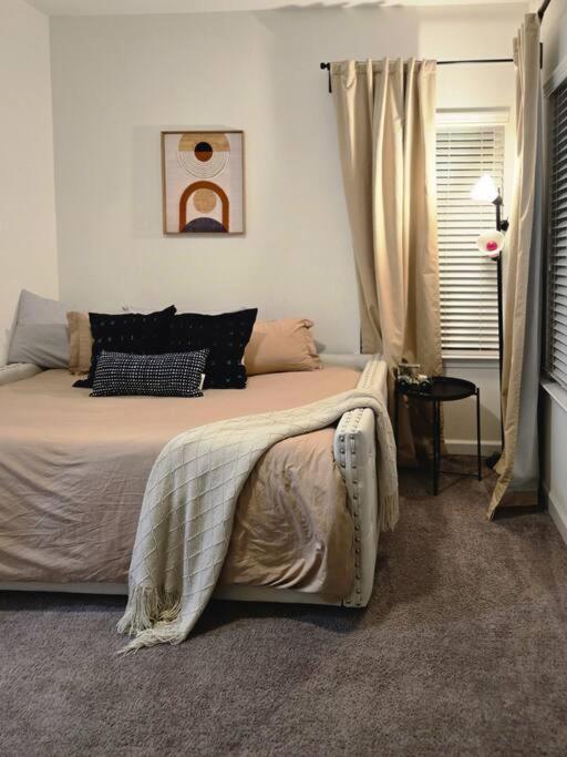 The Pershing Pad is at a Central location 3BR Sleeps 10 view 3