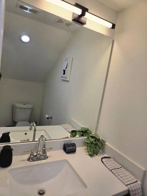 The Pershing Pad is at a Central location 3BR Sleeps 10 view 5