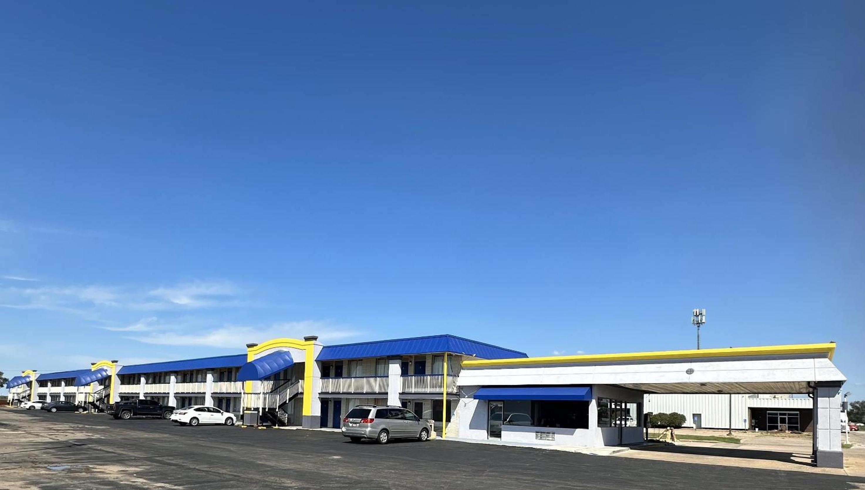 Hotel Days Inn by Wyndham Salina South - Image 1