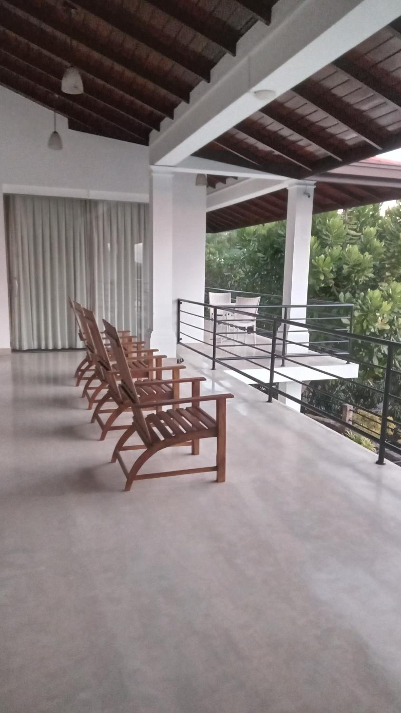 390 Villa Vista