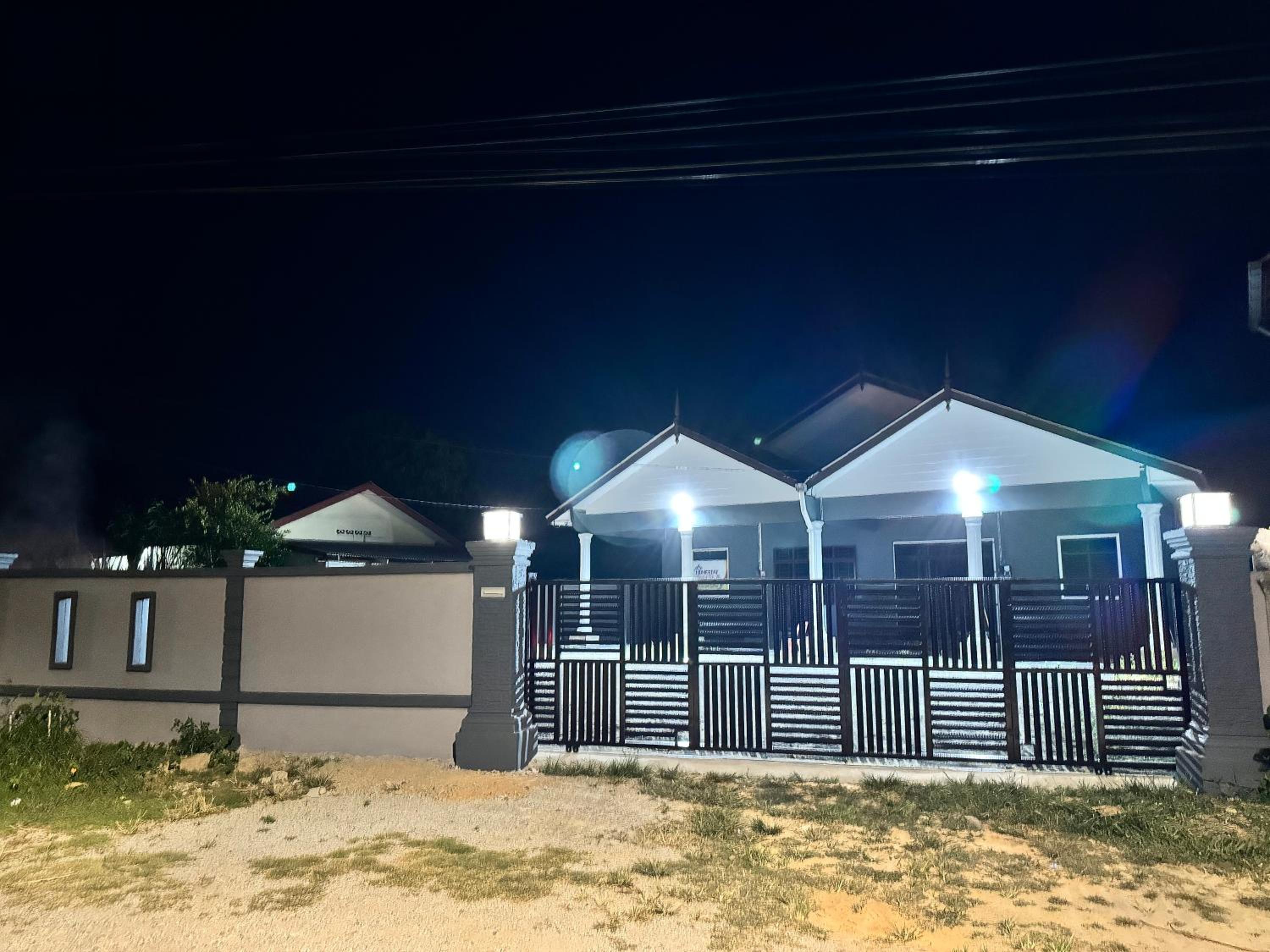 Homestay De Acacia Rumah Melati view 2
