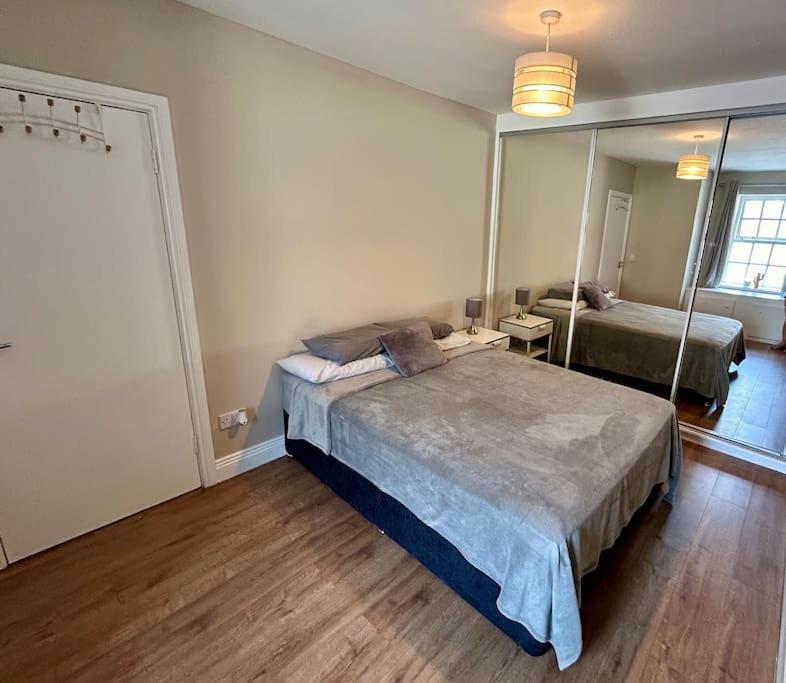 Spacious room in Temple Bar
