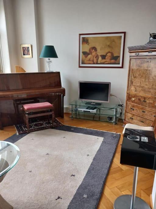 Charmante Jugendstilwohnung mit Tiefengaragenplatz