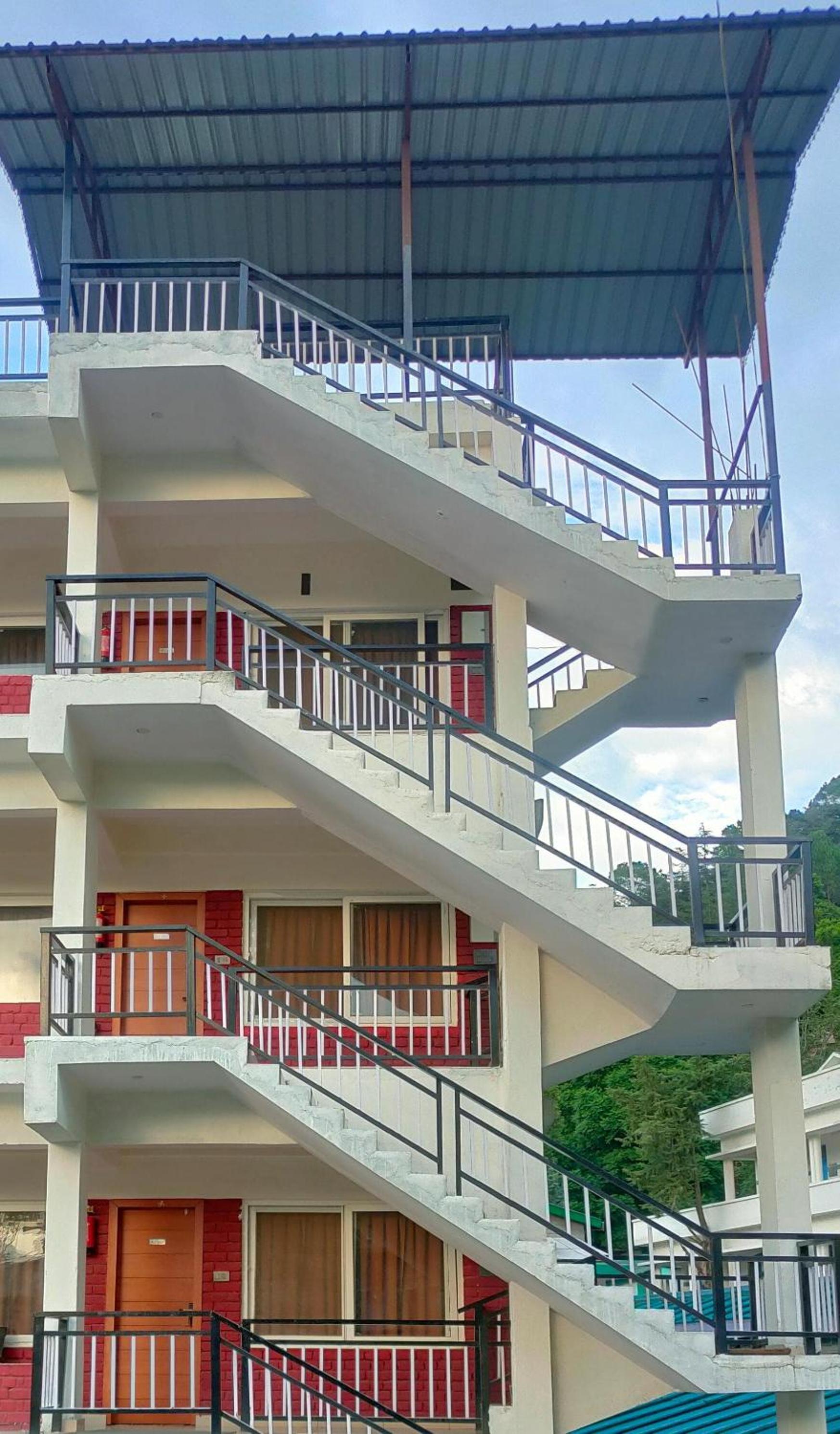Hotel Devbhoomi, Barkot