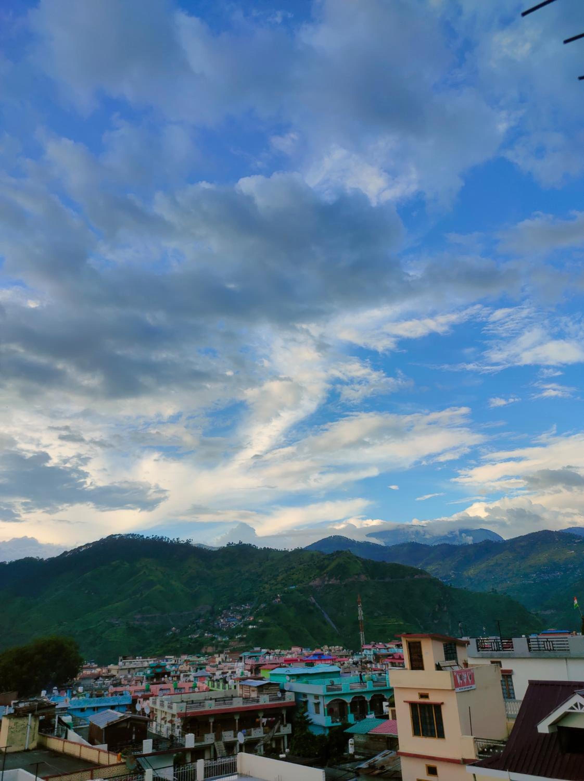 Hotel Devbhoomi, Barkot