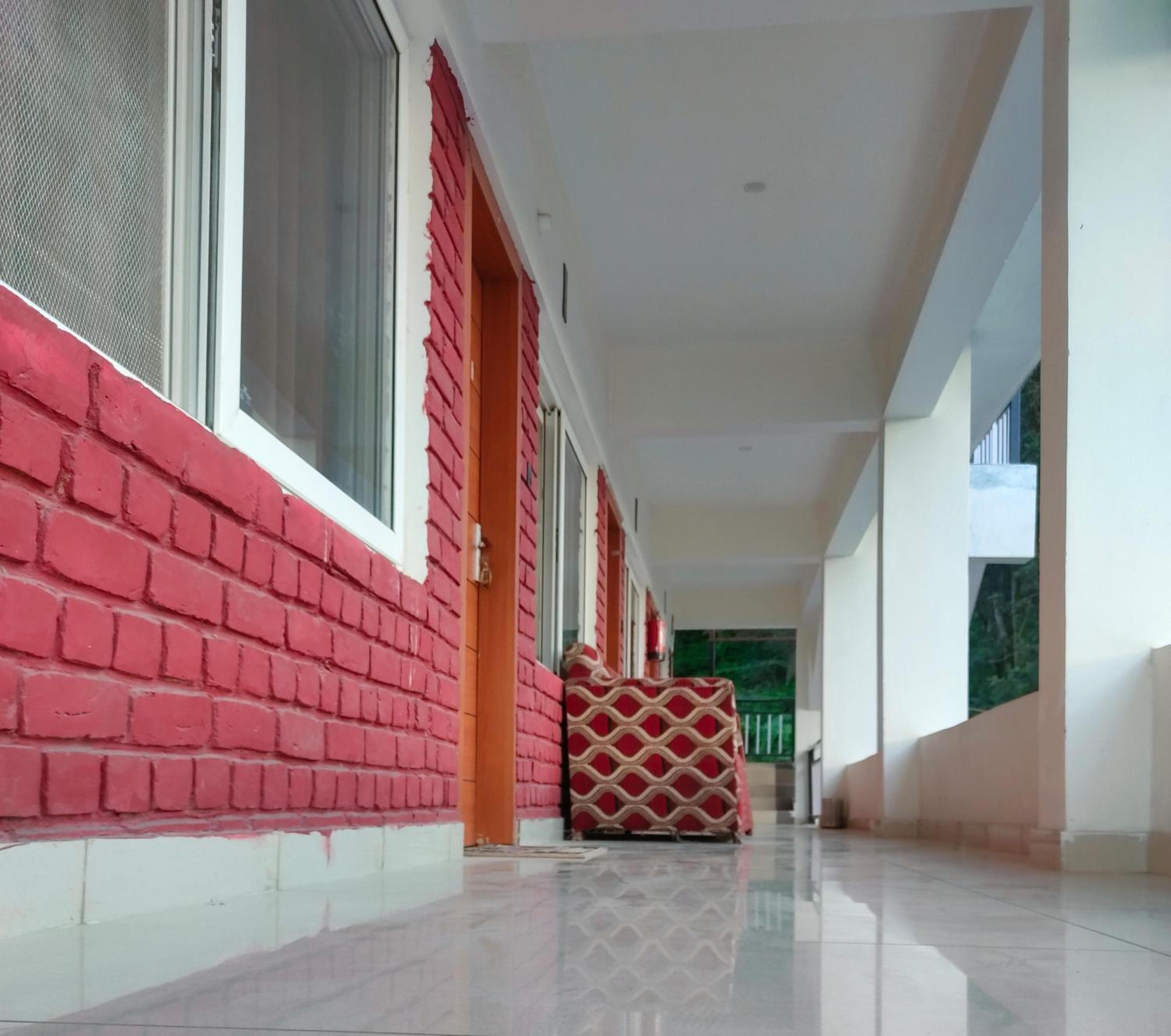 Hotel Devbhoomi, Barkot