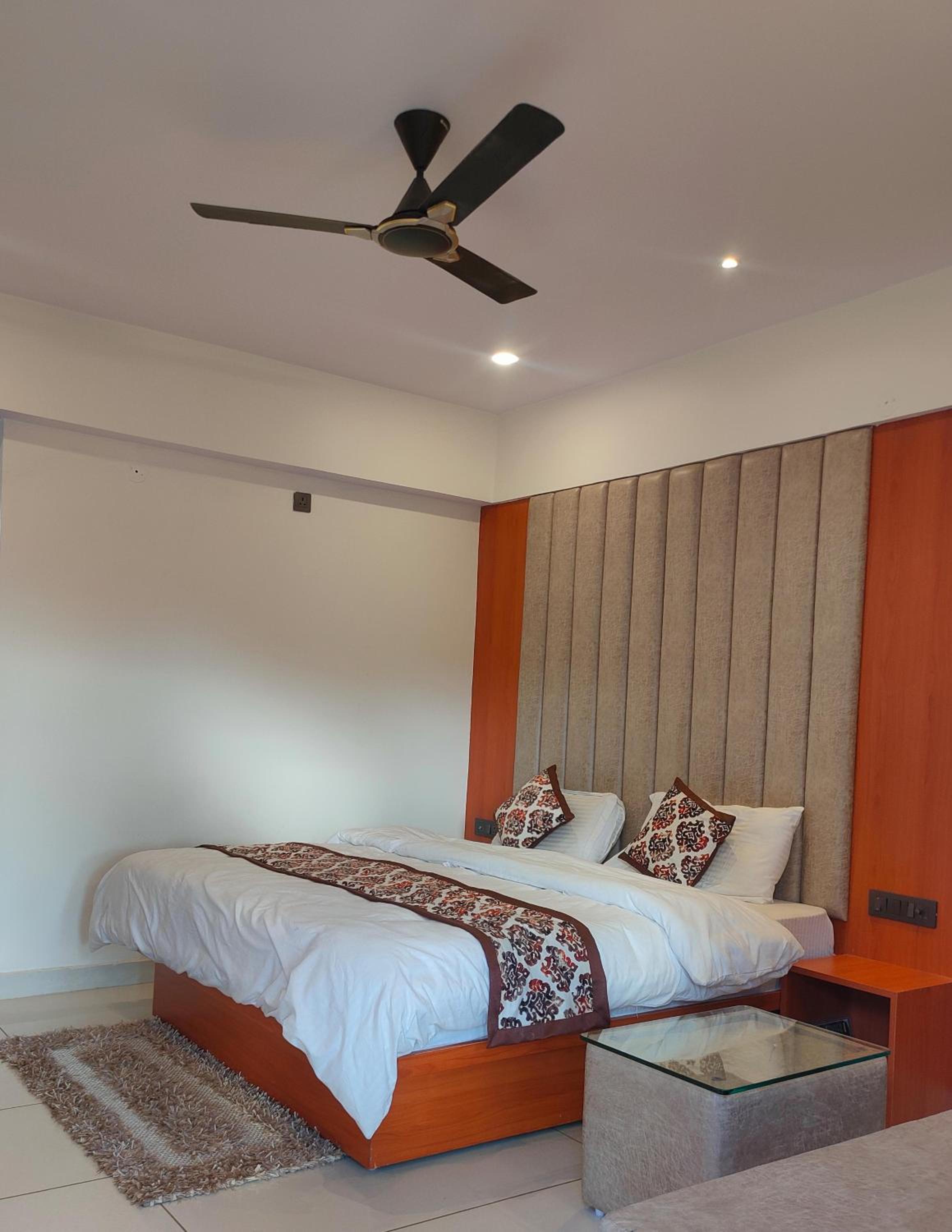 Hotel Devbhoomi, Barkot