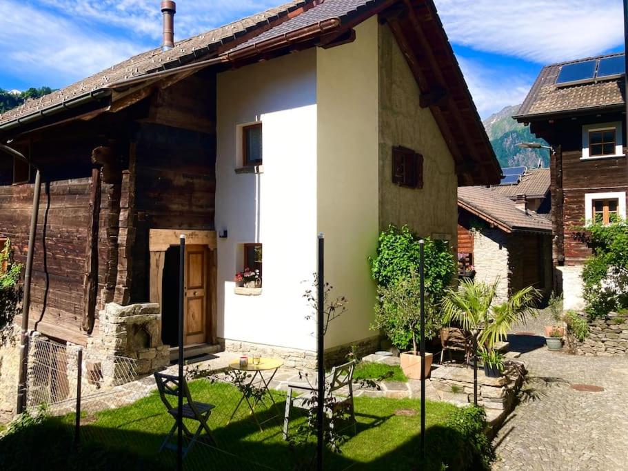 LA CÀ NOVA. South Switzerland cozy gate away.