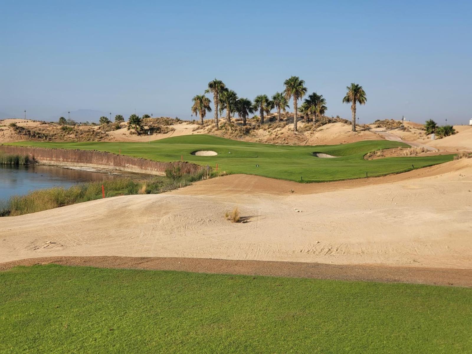 Bonito Penthouse en Campo de Golf con Piscina