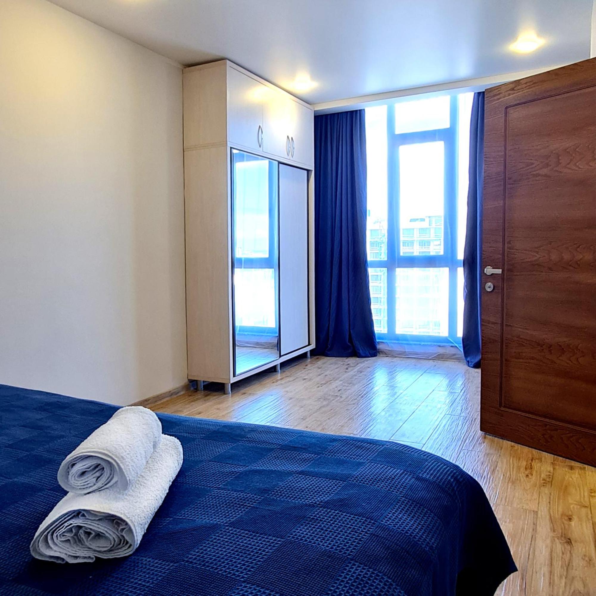 Charming Seaside 2-Room Spacious Apt#8 Washer Wifi Bidet view 2