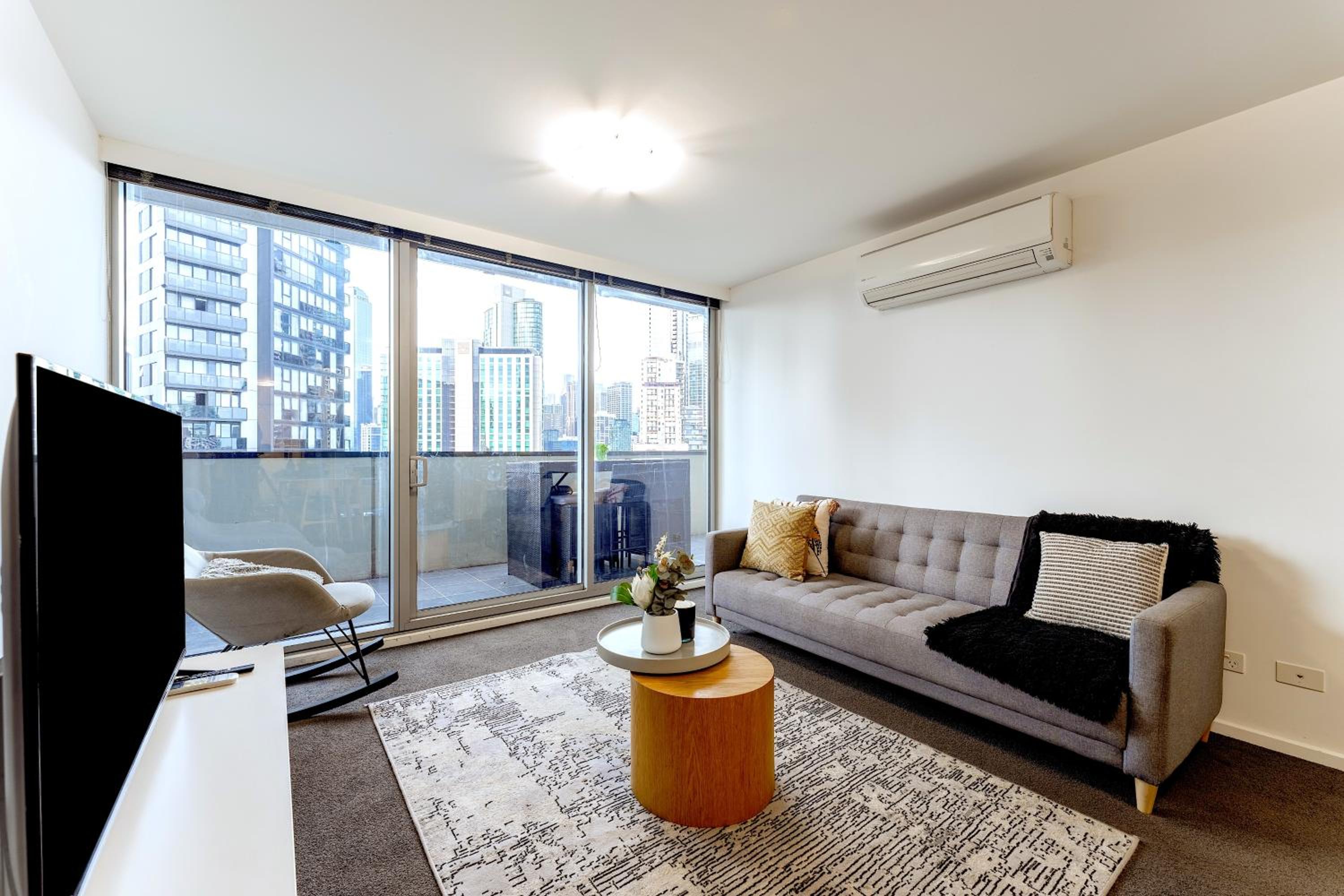 Mega Style Apartments Mainpoint