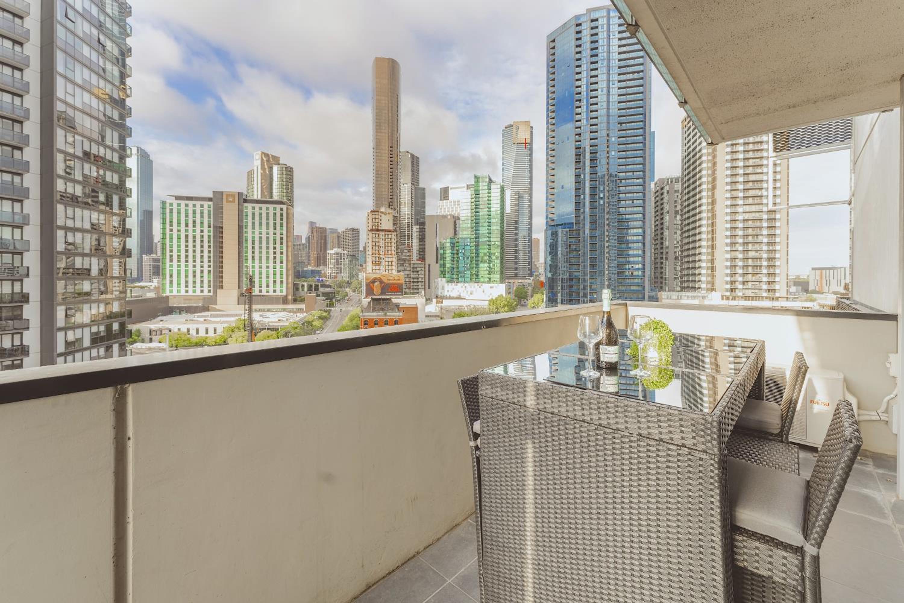Mega Style Apartments Mainpoint