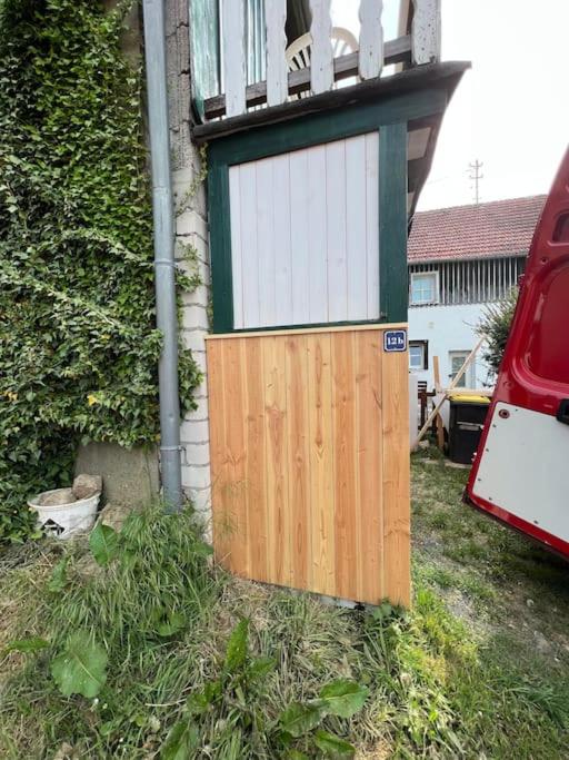 Schöne Unterkunft mit Balkon