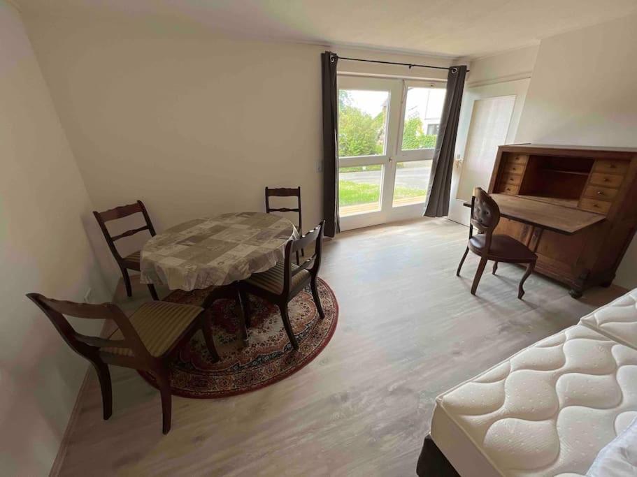 Schöne Unterkunft mit Balkon