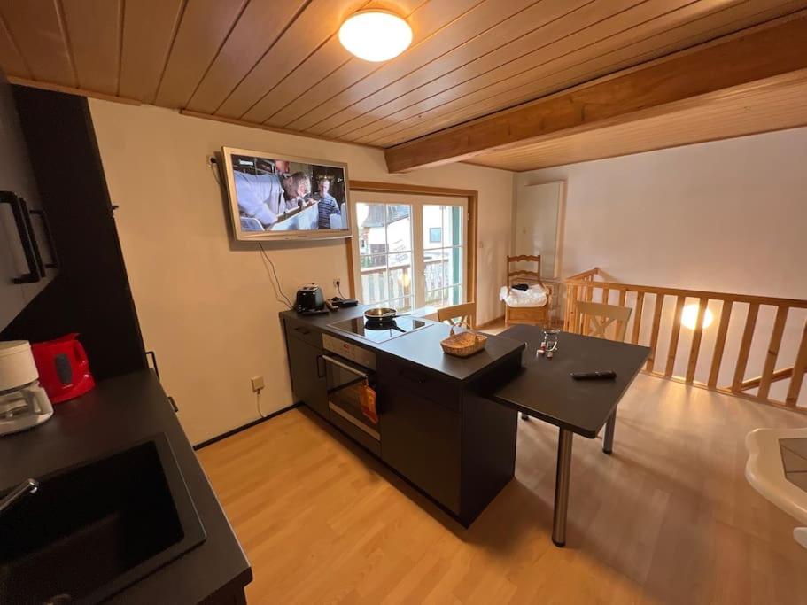 Schöne Unterkunft mit Balkon
