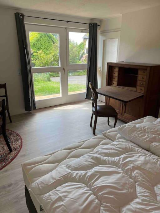 Schöne Unterkunft mit Balkon