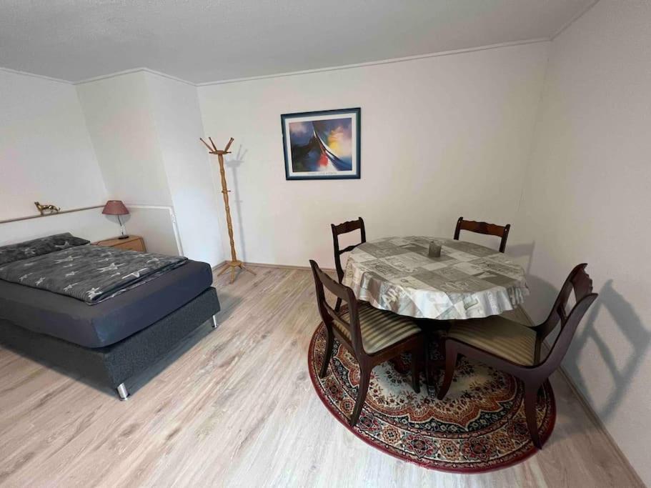 Schöne Unterkunft mit Balkon