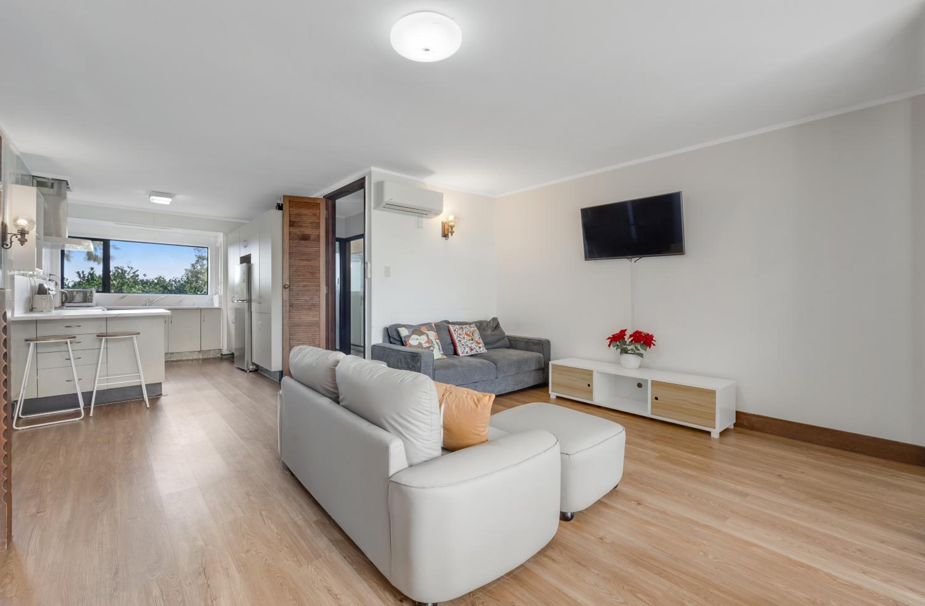 Pukekohe Farm House 5min to Town Centre view 3
